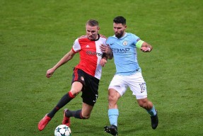 加时末段阿贾克斯遗憾出局：CBA常规赛节点到来，媒体盛赞，更衣室氛围转暖