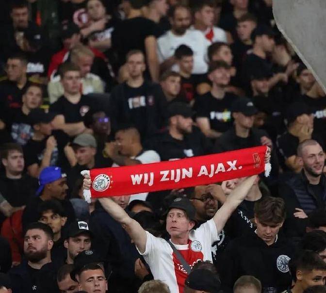 加时末段阿贾克斯遗憾出局：CBA常规赛节点到来，媒体盛赞，更衣室氛围转暖